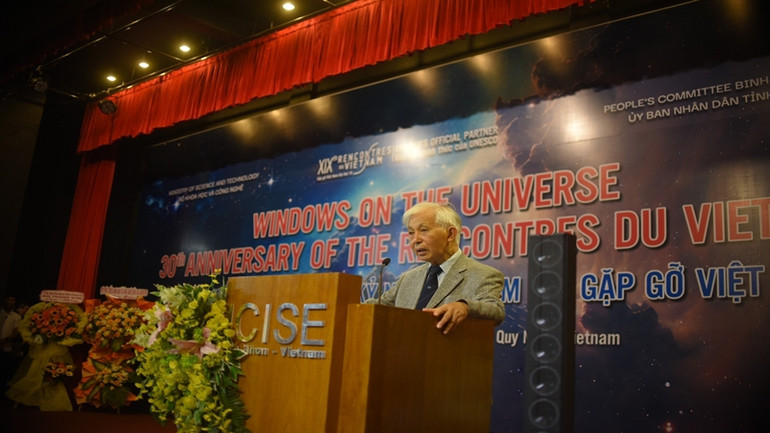 Giáo sư Trần Thanh Vân phát biểu tại lễ khai mạc.