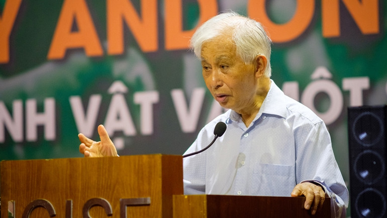 Giáo sư Trần Thanh Vân, Chủ tịch Hội Gặp gỡ Việt Nam, Giám đốc Trung tâm ICISE phát biểu tại hội nghị.