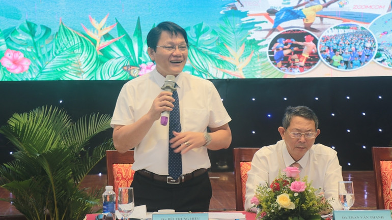 Phó Giám đốc Sở Văn hóa và Thể thao tỉnh Bình Định Bùi Trung Hiếu phát biểu ý kiến tại buổi họp báo.