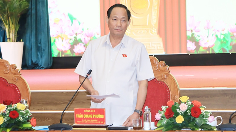 Phó Chủ tịch Quốc hội Trần Quang Phương phát biểu tại buổi làm việc.