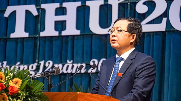 Bí thư Tỉnh ủy Bình Định Hồ Quốc Dũng phát biểu khai mạc kỳ họp.