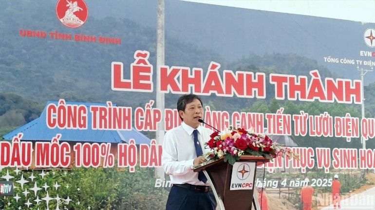 Ông Thái Minh Châu, Giám đốc Công ty Điện lực Bình Định phát biểu tại buổi lễ.