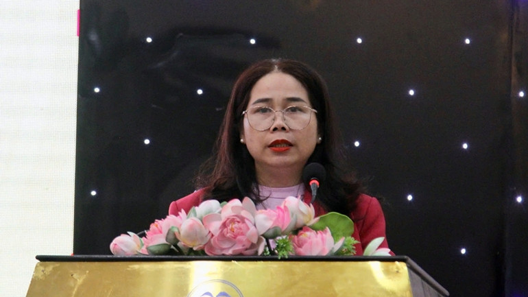 Bà Đỗ Thị Diệu Hạnh, Giám đốc Sở Văn hóa, Thể thao và Du lịch tỉnh Bình Định phát biểu tại buổi họp báo.