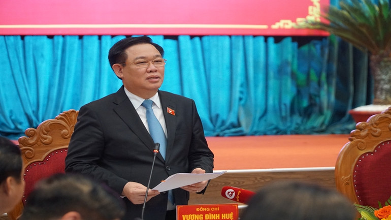 Chủ tịch Quốc hội phát biểu ý kiến tại buổi làm việc.