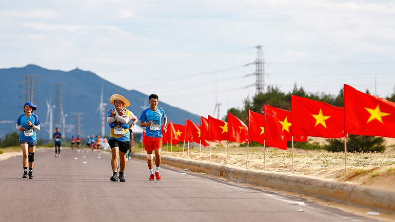 Một trong những khoảnh khắc ấn tượng tại VnExpress Marathon 2023. Một trong những khoảnh khắc ấn tượng tại VnExpress Marathon 2023.