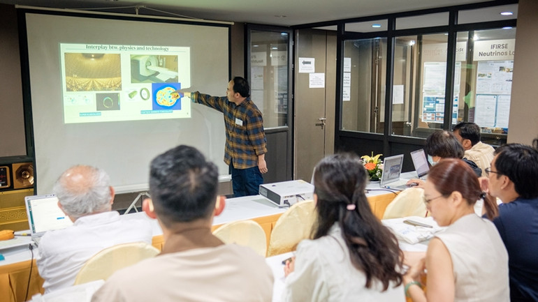 Khóa học đi sâu vào kỹ thuật phát hiện ánh sáng yếu với các loại cảm ứng rất nhanh và nhạy.