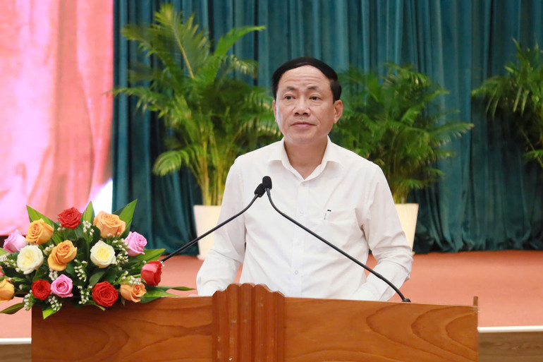 Chủ tịch Ủy ban nhân dân tỉnh Bình Định Phạm Anh Tuấn phát biểu tại hội nghị.