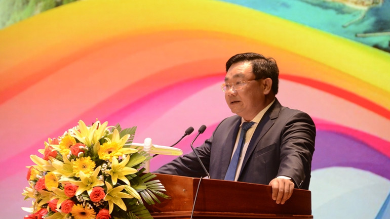 Đồng chí Trịnh Minh Hoàng, Phó Chủ tịch Ủy ban nhân dân tỉnh Ninh Thuận giới thiệu những điểm mới trong chính sách thu hút đầu tư của tỉnh.