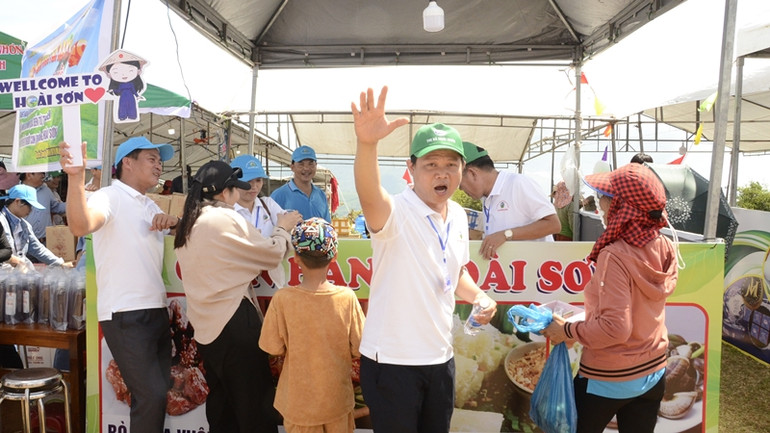 Ngày hội là dịp để thị xã Hoài Nhơn tăng cường giới thiệu, quảng bá vẻ đẹp tự nhiên nổi bật của cao nguyên xanh La Vuông.