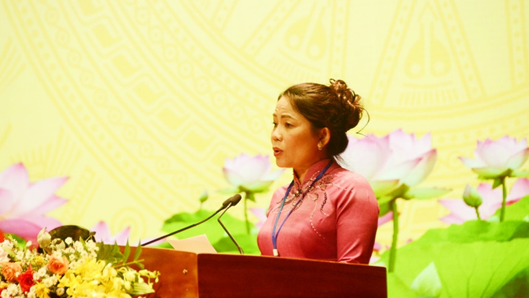 Đồng chí Nguyễn Thị Phong Vũ, Chủ tịch Ủy ban Mặt trận Tổ quốc Việt Nam tỉnh Bình Định phát biểu tại Đại hội.