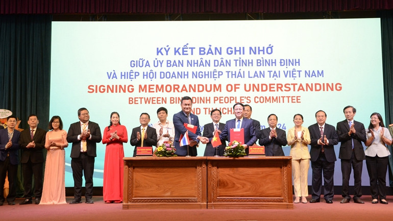 Ký kết bản ghi nhớ giữa Ủy ban nhân dân tỉnh Bình Định và Hiệp hội doanh nghiệp Thái Lan tại Việt Nam.