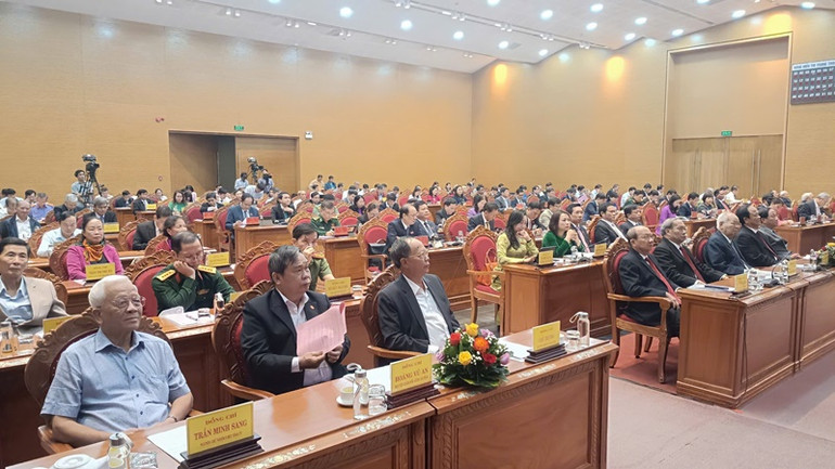 Đông đảo đại biểu tham dự kỳ họp.