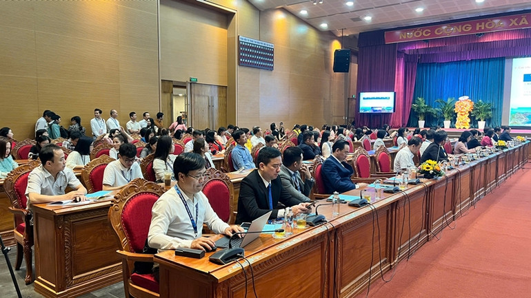 Đông đảo đại biểu tại các địa phương trong cả nước tham dự hội thảo.