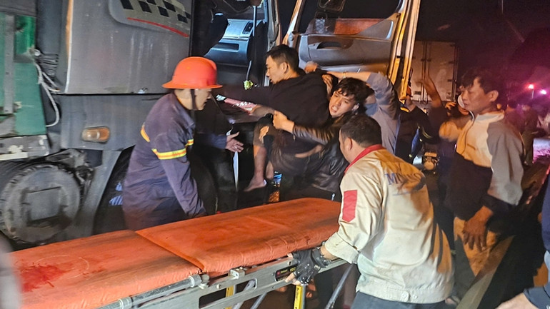 Lực lượng chức năng nhanh chóng giải cứu người bị thương, Lực lượng chức năng nhanh chóng giải cứu người bị thương,