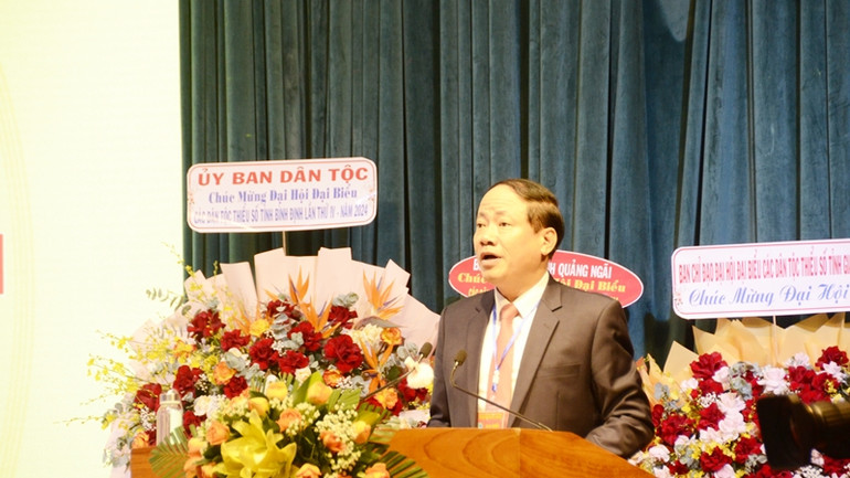 Chủ tịch Ủy ban nhân dân tỉnh Phạm Anh Tuấn phát biểu tại đại hội.