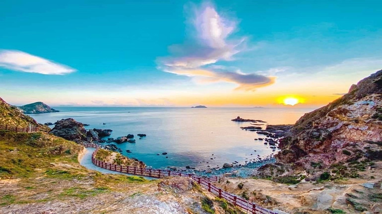 Thắng cảnh Eo Gió.