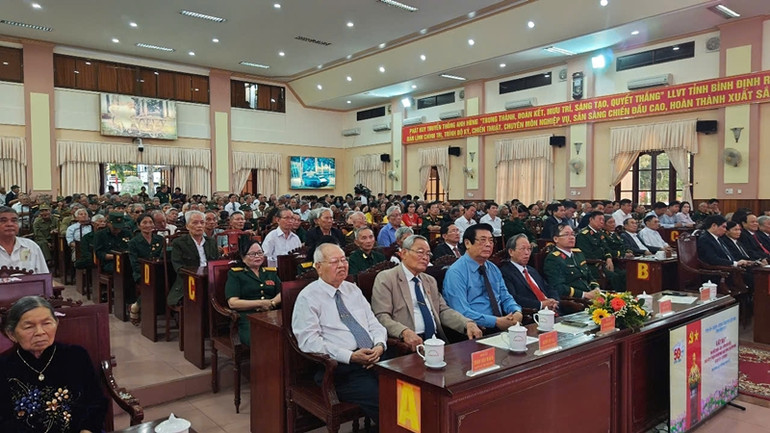 Buổi gặp mặt có sự hiện diện đông đảo Anh hùng lực lượng vũ trang trong tỉnh.