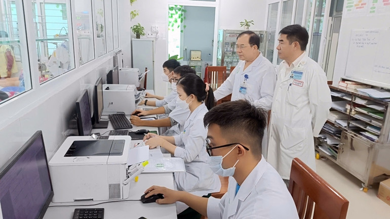 Đào tạo nguồn nhân lực chuyên sâu là một trong những trăn trở của bác sĩ Dũng.