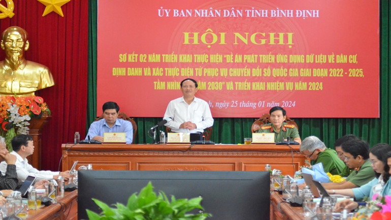 Chủ tịch Ủy ban nhân dân tỉnh Bình Định Phạm Anh Tuấn phát biểu tại hội nghị.