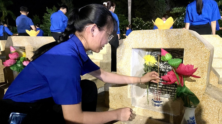Tuổi trẻ Bình Định dành nhiều tình cảm, hành động thiết thực để tri ân các Anh hùng, liệt sĩ.