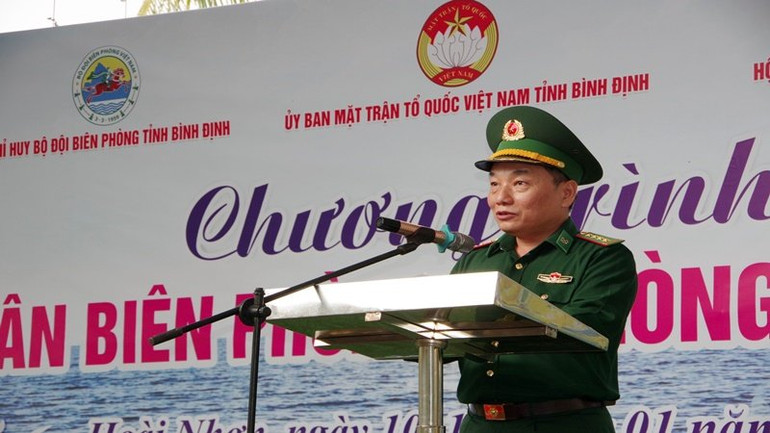 Đại tá Phan Trường Sơn, Chính ủy BĐBP tỉnh Bình Định phát biểu ý kiến tại chương trình.