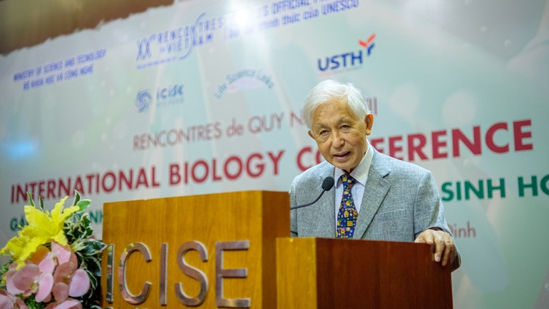 Giáo sư Trần Thanh Vân, Giám đốc Trung tâm quốc tế Khoa học và Giáo dục liên ngành phát biểu tại hội nghị.