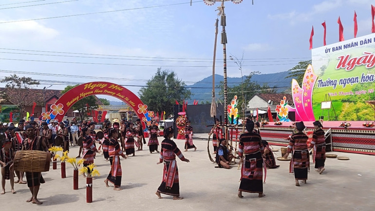 Tái hiện lễ mừng Cốm lúa mới của đồng bào Bana Kriêm.