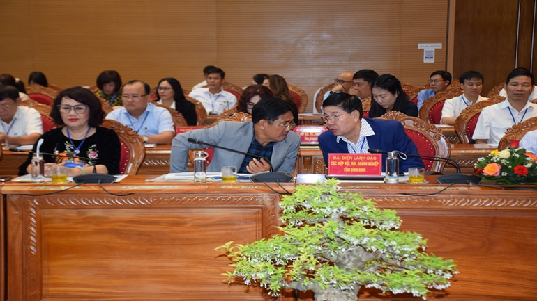 Các đại biểu tham dự hội nghị.