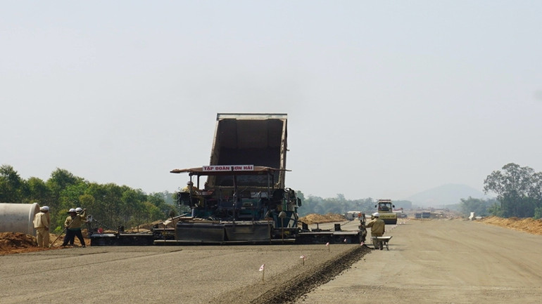 Dự án đường bộ cao tốc Bắc-Nam phía đông giai đoạn 2021-2025 đang được khẩn trương thi công.