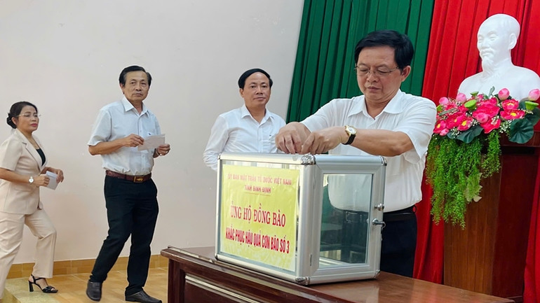 Lãnh đạo tỉnh Bình Định tham gia ủng hộ đồng bào các tỉnh phía bắc bị ảnh hưởng bởi siêu bão Yagi.