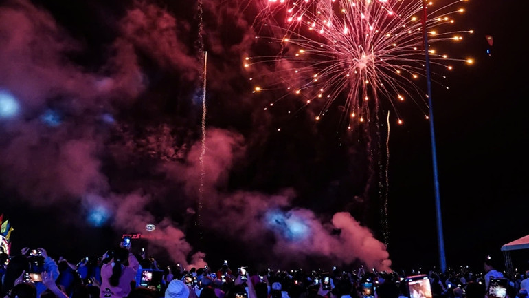 Bắn pháo hoa Kỷ niệm Ngày 50 năm giải phóng thị xã Hoài Nhơn.