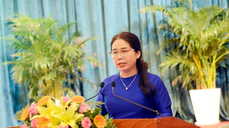 Giám đốc Sở Văn hóa, Thể thao và Du lịch Đỗ Thị Diệu Hạnh phát biểu tại hội thảo.