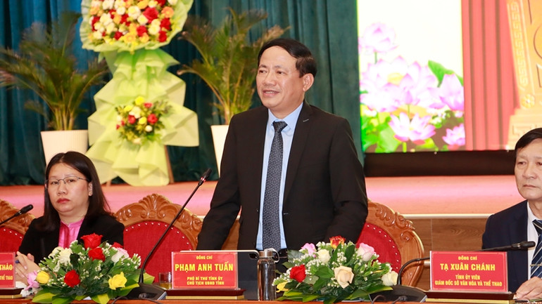 Chủ tịch Ủy ban nhân dân tỉnh Bình Định Phạm Anh Tuấn phát biểu tại hội nghị. Chủ tịch Ủy ban nhân dân tỉnh Bình Định Phạm Anh Tuấn phát biểu tại hội nghị.