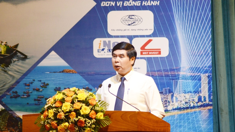 Đồng chí Lâm Hải Giang, Phó Chủ tịch Ủy ban nhân dân tỉnh Bình Định phát biểu tại hội thảo.