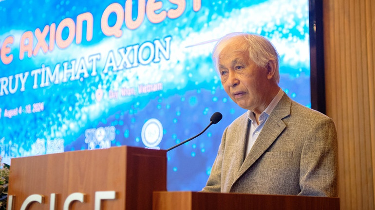 Giáo sư Trần Thanh Vân, Chủ tịch Hội Gặp gỡ Việt Nam phát biểu tại hội nghị.