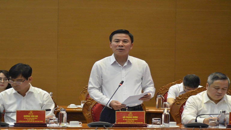 Các đại biểu phát biểu tham luận tại hội nghị. Các đại biểu phát biểu tham luận tại hội nghị.