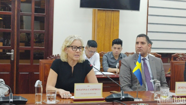 Bà Susanna Campbell phát biểu tại lễ ký kết.