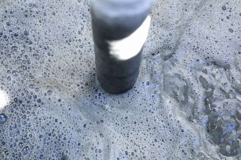 Hỗn hợp chứa carbon dioxide thu được trong một thùng chứa ở San Jose, California, Mỹ. Ảnh: Reuters. Hỗn hợp chứa carbon dioxide thu được trong một thùng chứa ở San Jose, California, Mỹ. Ảnh: Reuters.