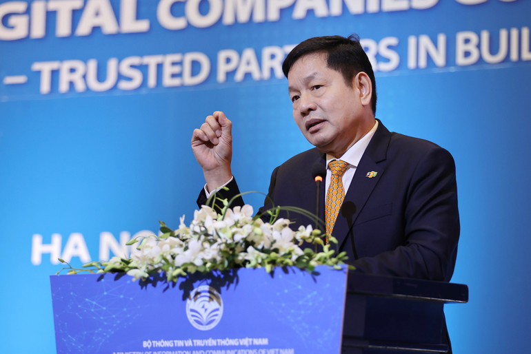 Chủ tịch Tập đoàn FPT Trương Gia Bình chia sẻ tại sự kiện.