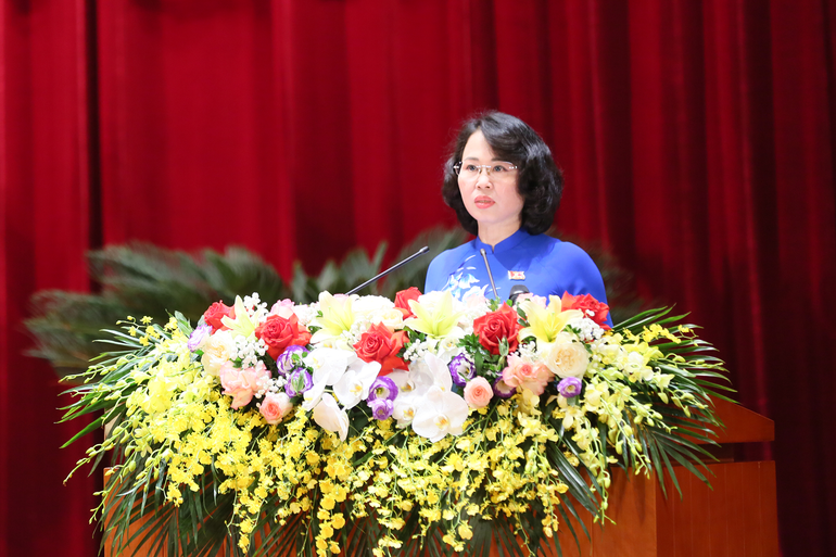 Đồng chí Trịnh Thị Minh Thanh, Phó Bí thư Thường trực Tỉnh ủy, Chủ tịch Hội đồng nhân dân tỉnh Quảng Ninh phát biểu khai mạc kỳ họp.
