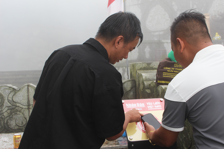 Du khách check-in dự án "Yêu lắm Việt Nam" tại Khu di tích lịch sử và danh thắng Yên Tử. Du khách check-in dự án "Yêu lắm Việt Nam" tại Khu di tích lịch sử và danh thắng Yên Tử.