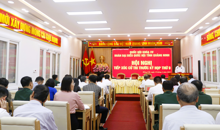 Quang cảnh buổi tiếp xúc.