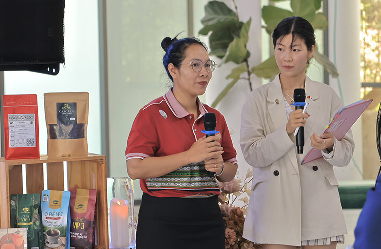 Các doanh nghiệp chia sẻ thông tin tại sự kiện “Khám phá ly cà-phê Arabica Lạc Dương”. (Ảnh: Ban Tổ chức)