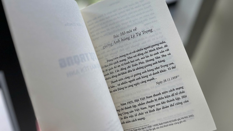 Những trang sách giàu cảm xúc về người anh hùng trẻ tuổi.