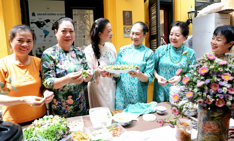 Nhà sưu tập Thúy Anh chia sẻ để cùng lan tỏa tinh hoa ẩm thực Hà thành.