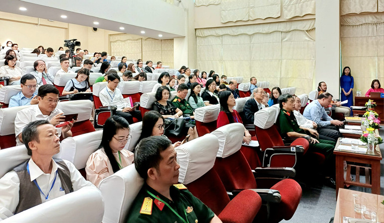 Đông đảo văn nghệ sĩ, nhà nghiên cứu tham gia hội thảo.