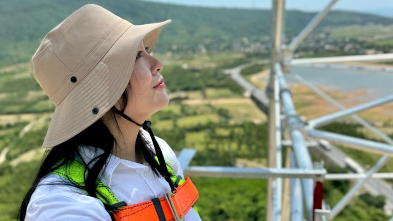 Đạo diễn Việt Bắc sinh năm 1990.