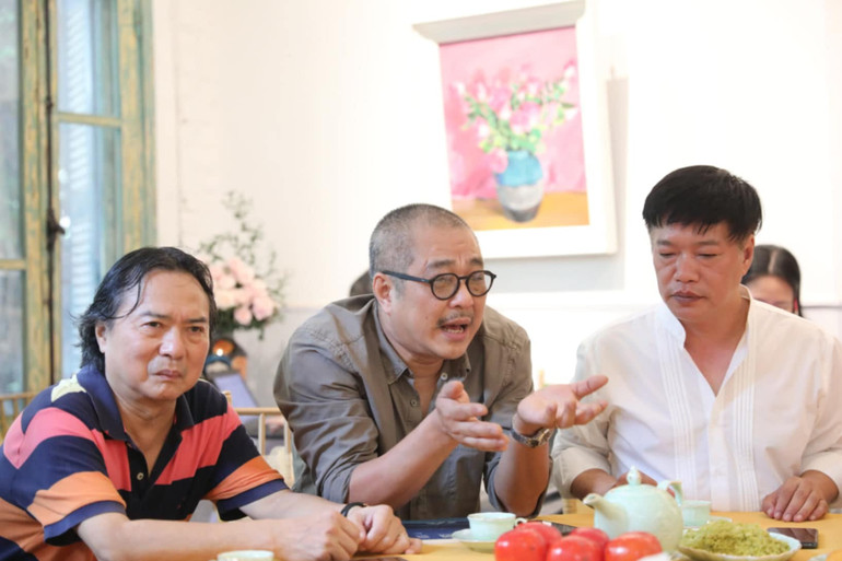 Mạn đàm mang đến không khí cởi mở giữa các nghệ sĩ.