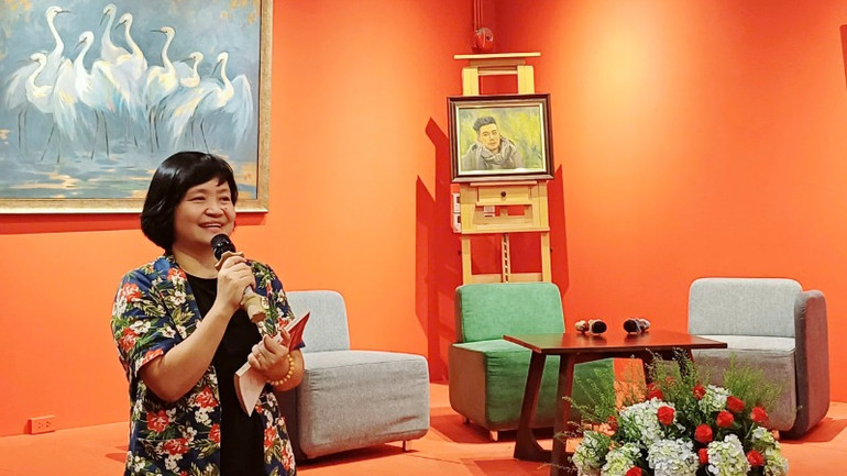 Nhà thơ Nguyễn Thụy Anh bộc bạch nhiều kỷ niệm và đọc thơ của Nguyễn Anh Vũ. Nhà thơ Nguyễn Thụy Anh bộc bạch nhiều kỷ niệm và đọc thơ của Nguyễn Anh Vũ.