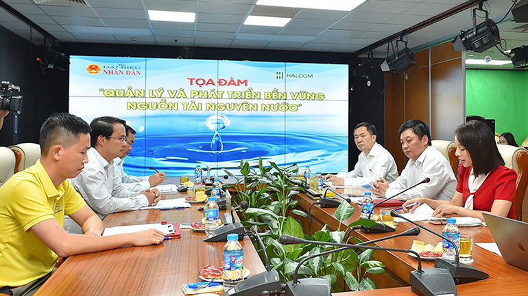 Các đại biểu dự tọa đàm. (Ảnh: Đại biểu nhân dân). Các đại biểu dự tọa đàm. (Ảnh: Đại biểu nhân dân).